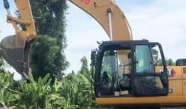 挖掘机的视频,高效施工的钢铁巨兽风采